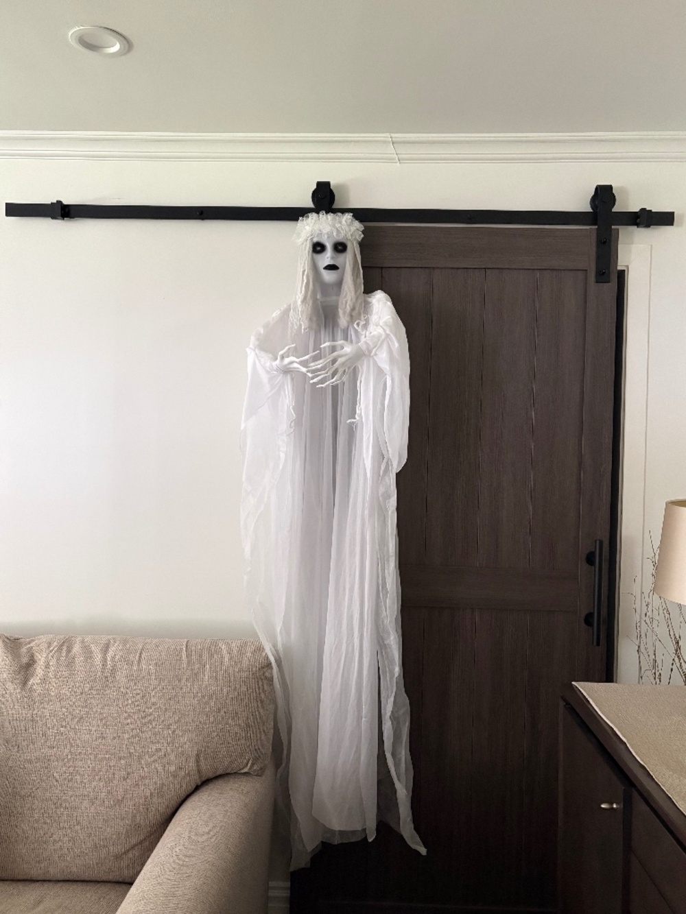 Light Up / Talking Spooky Ghost Bride